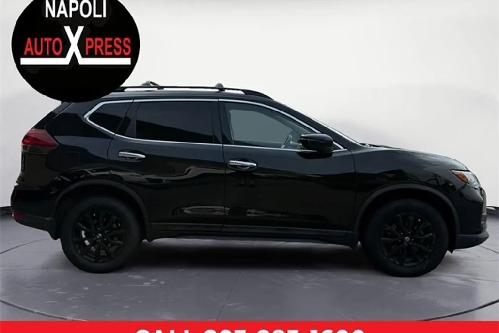 2018 Nissan Rogue SV photo 1