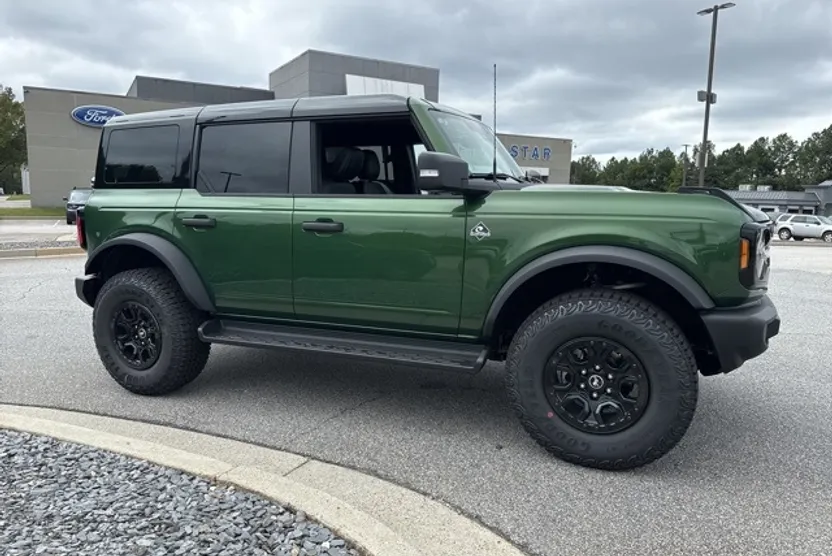 2025 Ford Bronco Outer Banks photo 1