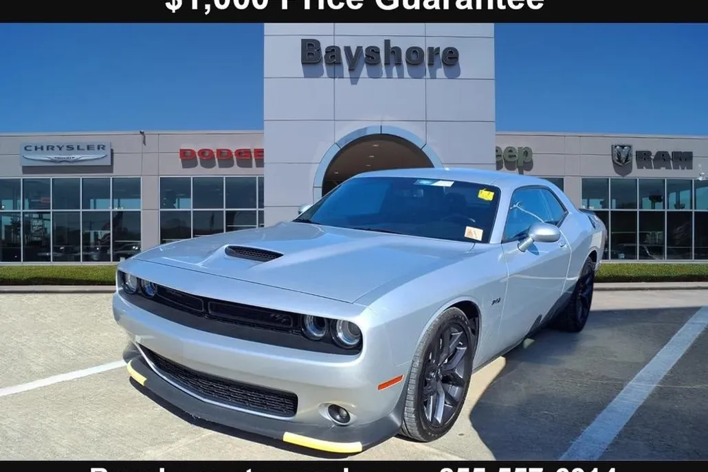 2023 Dodge Challenger R/T photo 1