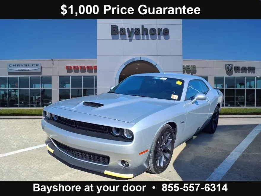 2023 Dodge Challenger R/T photo 1