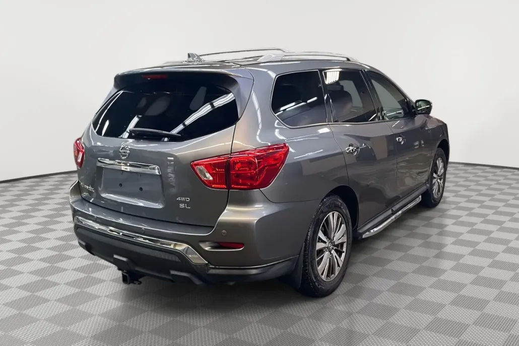 2020 Nissan Pathfinder SL photo 1