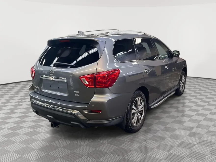 2020 Nissan Pathfinder SL photo 1