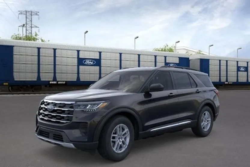 2025 Ford Explorer photo 1