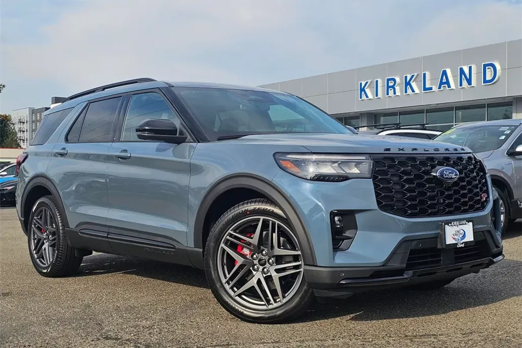 2025 Ford Explorer ST photo 1