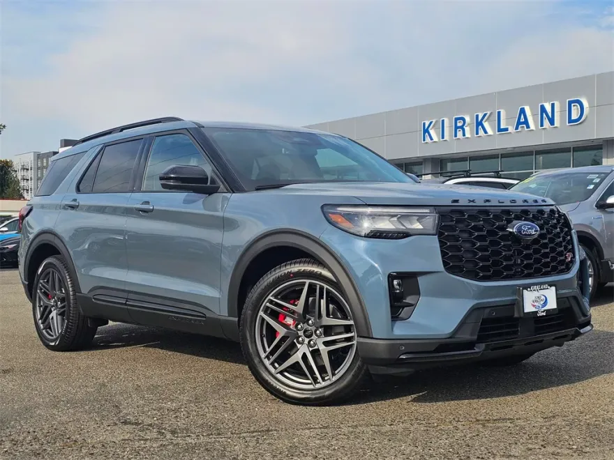 2025 Ford Explorer ST photo 1