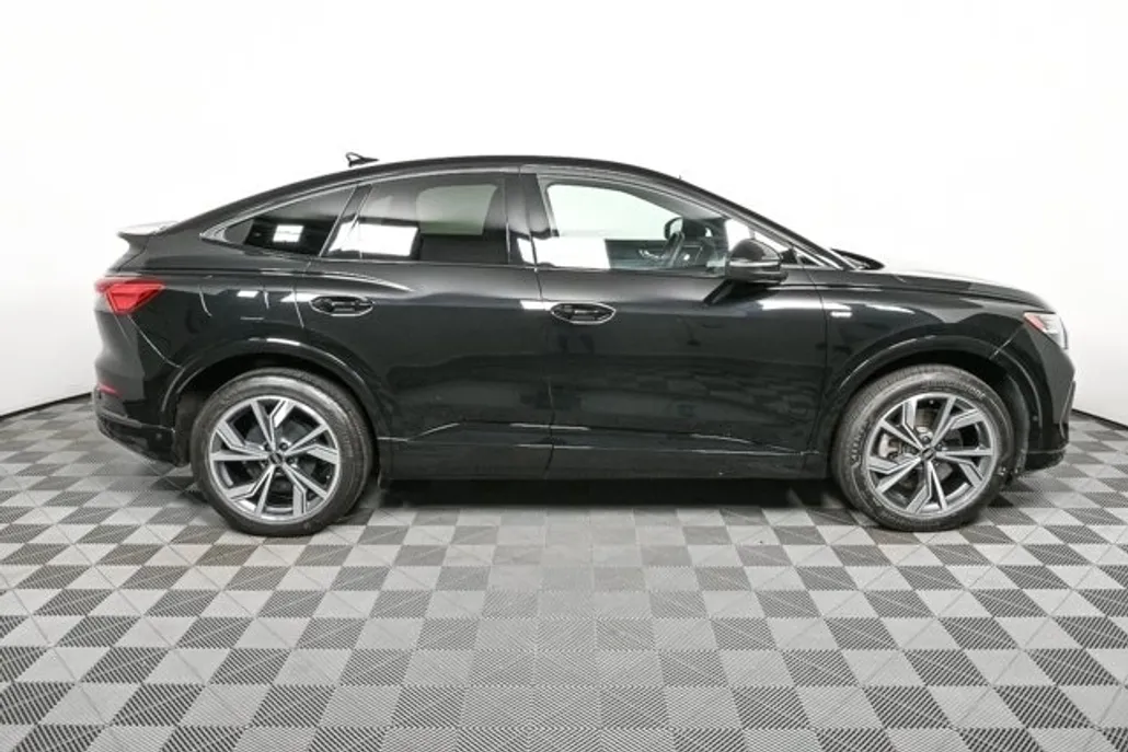 2023 Audi Q4 50 E-tron Prestige photo 1