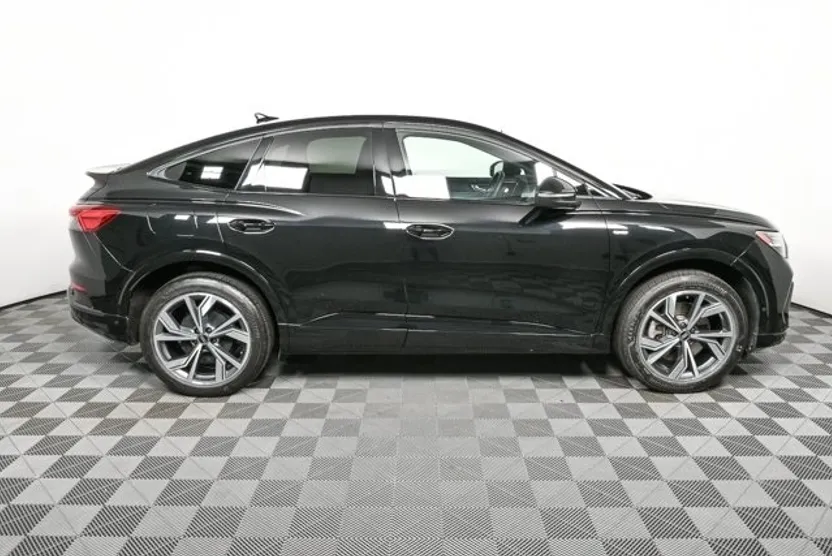 2023 Audi Q4 50 E-tron Prestige photo 1