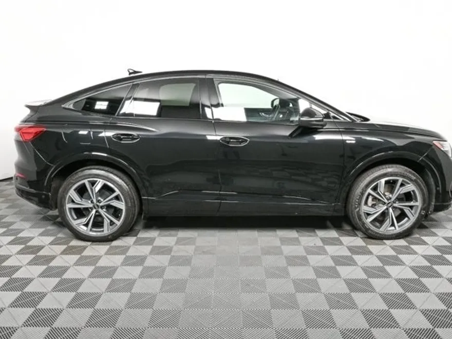 2023 Audi Q4 50 E-tron Prestige photo 1