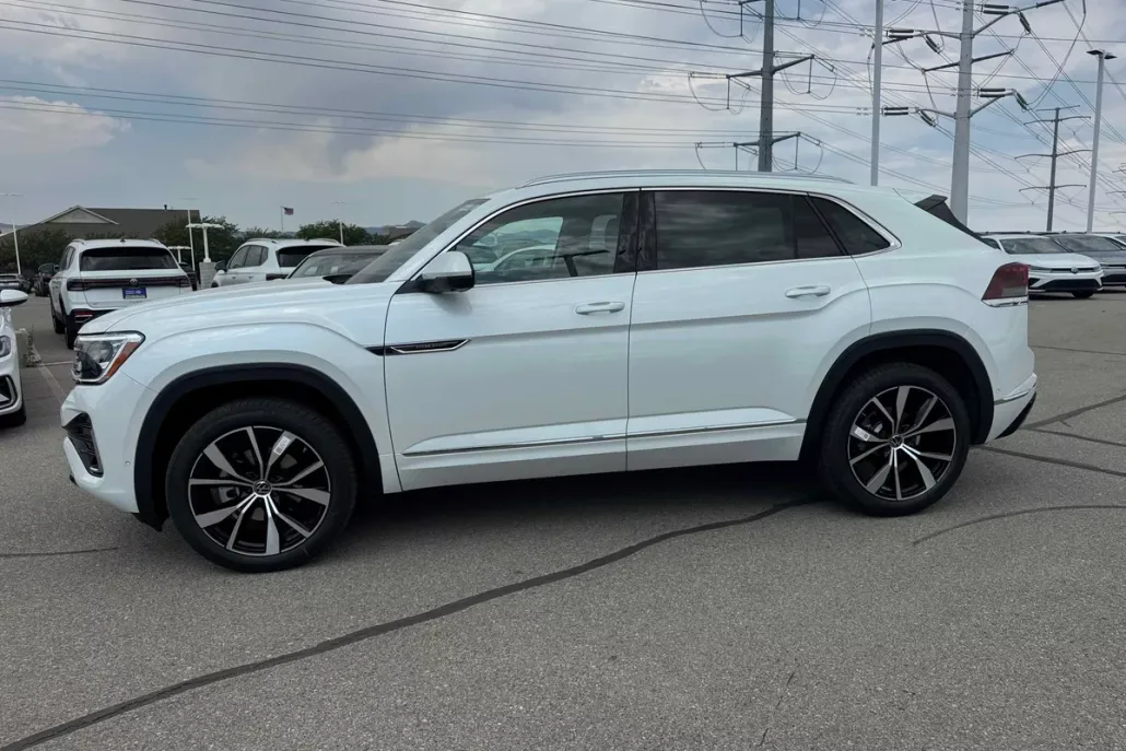 2025 Volkswagen Atlas Cross Sport SEL Premium R-Line photo 1