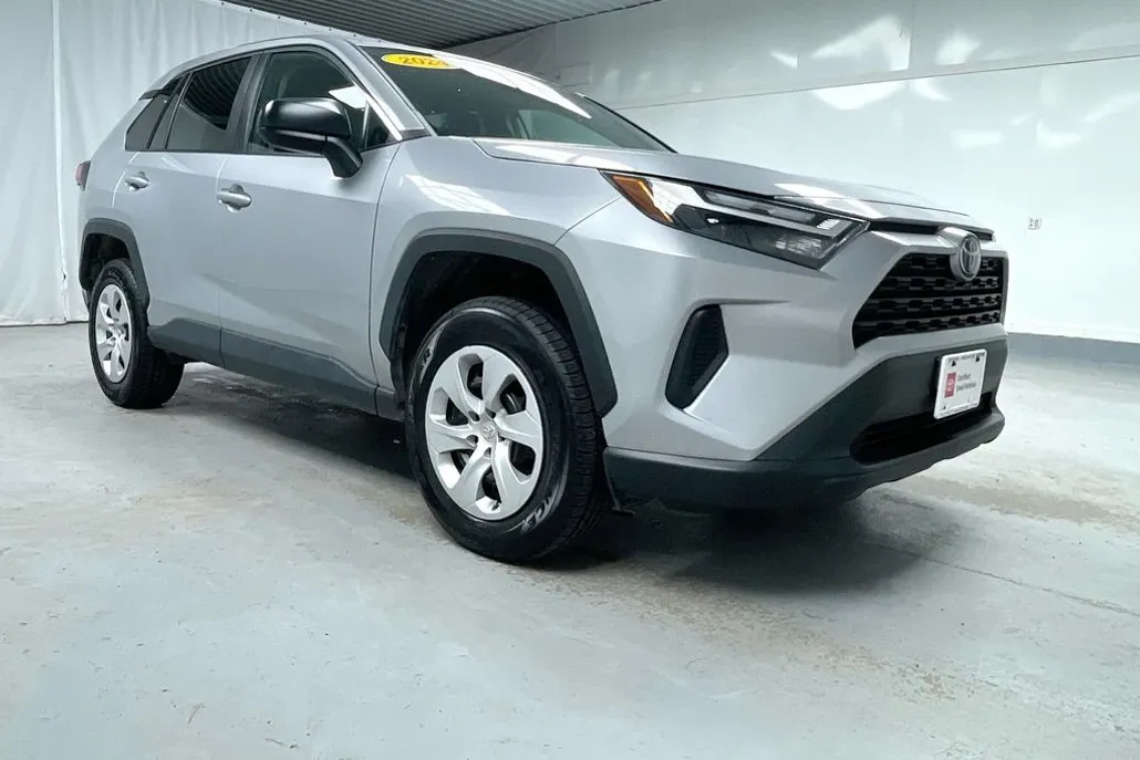 2024 Toyota RAV4 LE photo 1