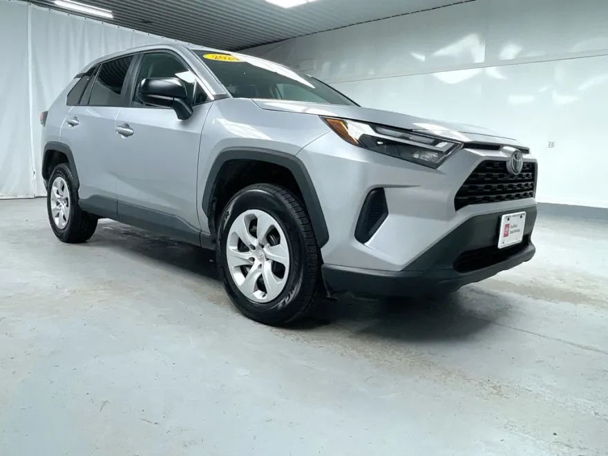 2024 Toyota RAV4 LE photo 1