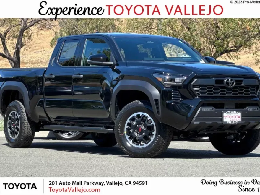 2025 Toyota Tacoma TRD Off-Road photo 1