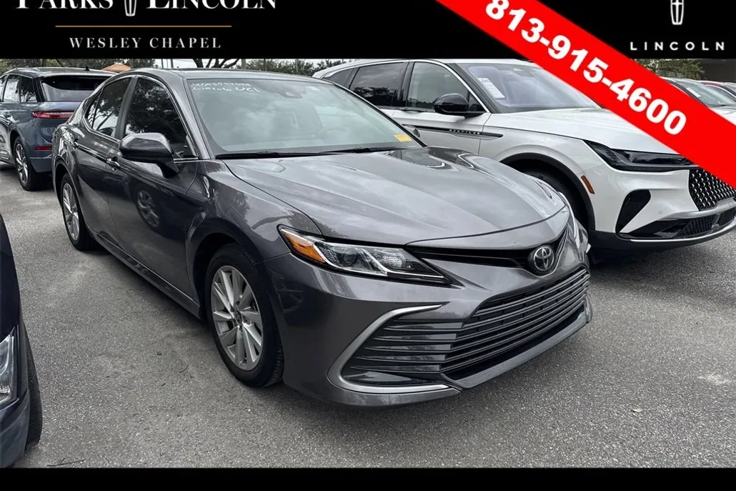 2023 Toyota Camry LE photo 1