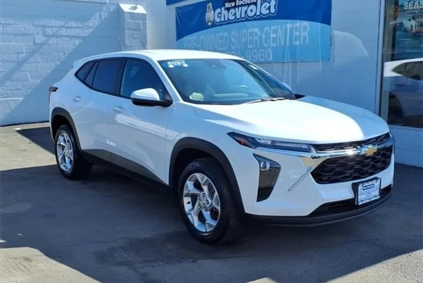 2024 Chevrolet Trax LS photo 1