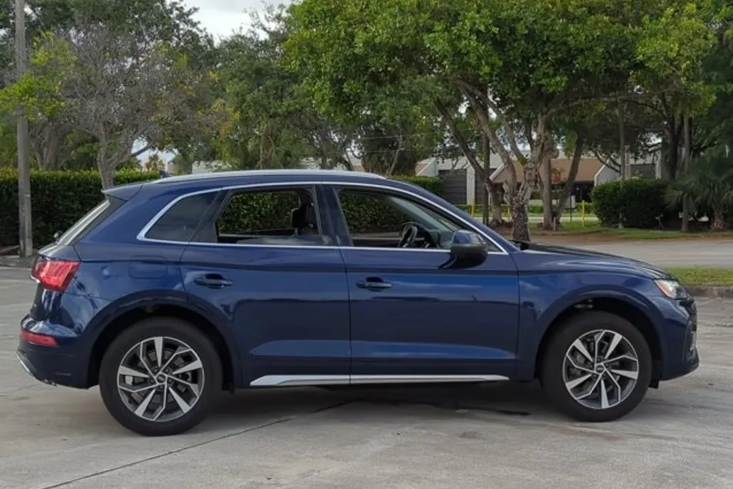 2021 Audi Q5 Premium photo 1