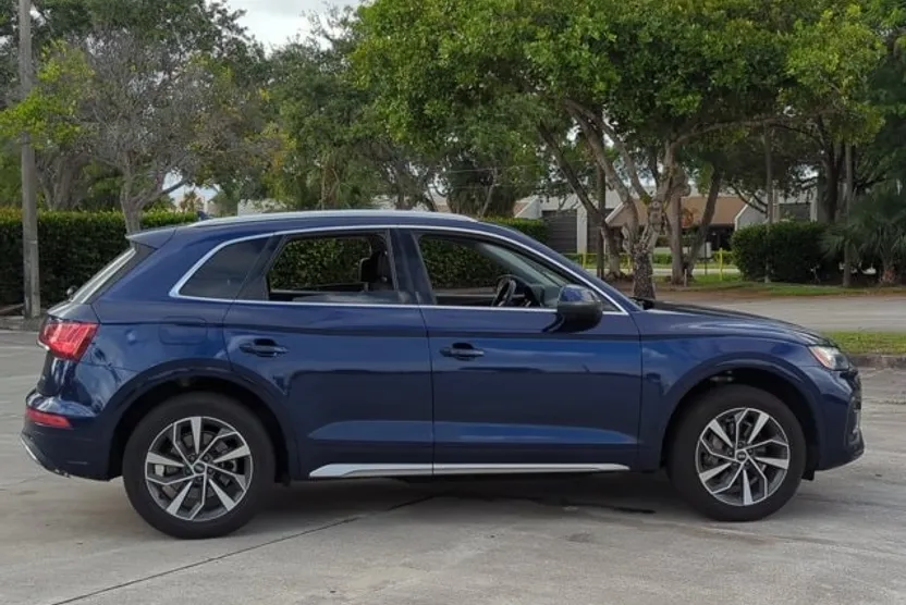 2021 Audi Q5 Premium photo 1
