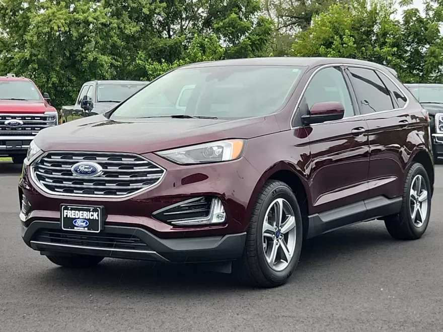 2022 Ford Edge SEL photo 1