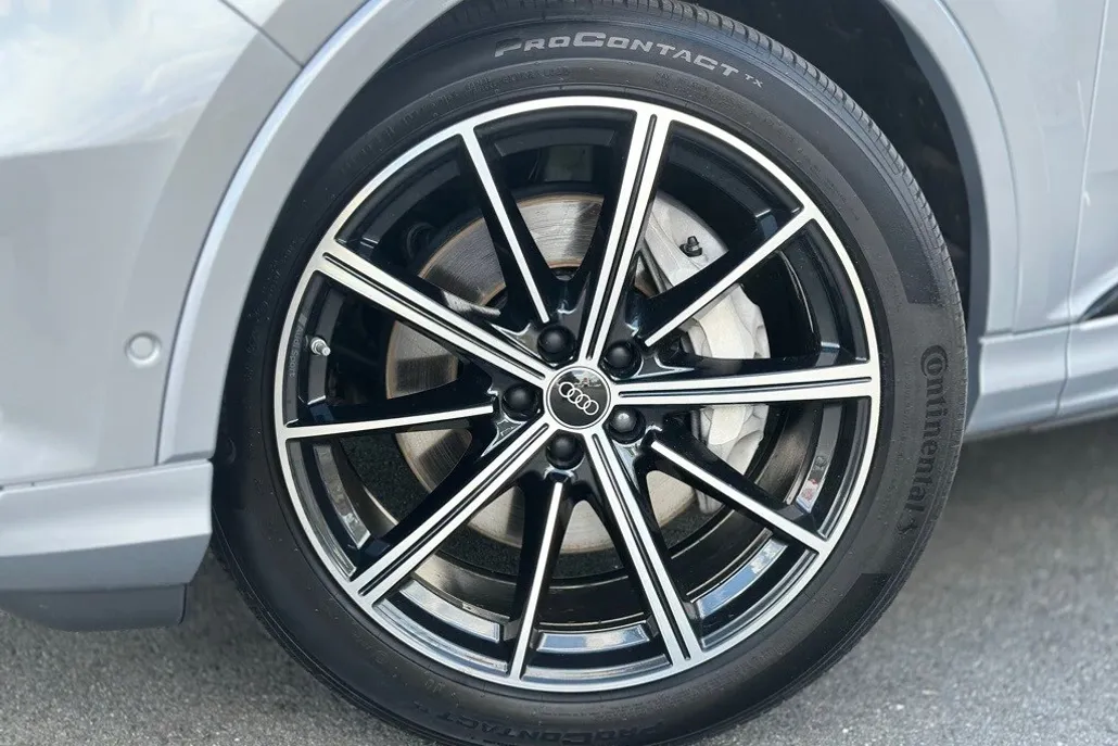 2022 Audi Q7 55 Prestige photo 1