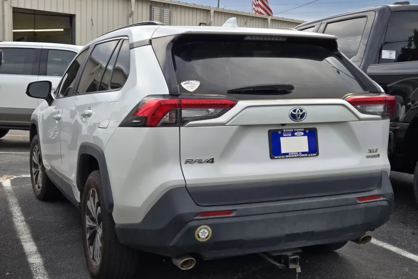 2023 Toyota RAV4 XLE Premium photo 1