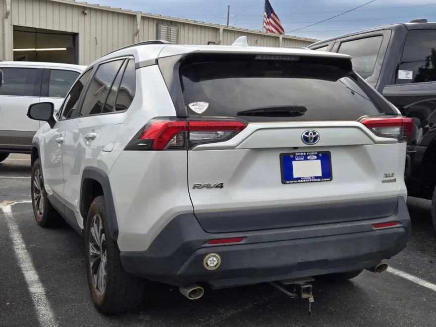 2023 Toyota RAV4 XLE Premium photo 1