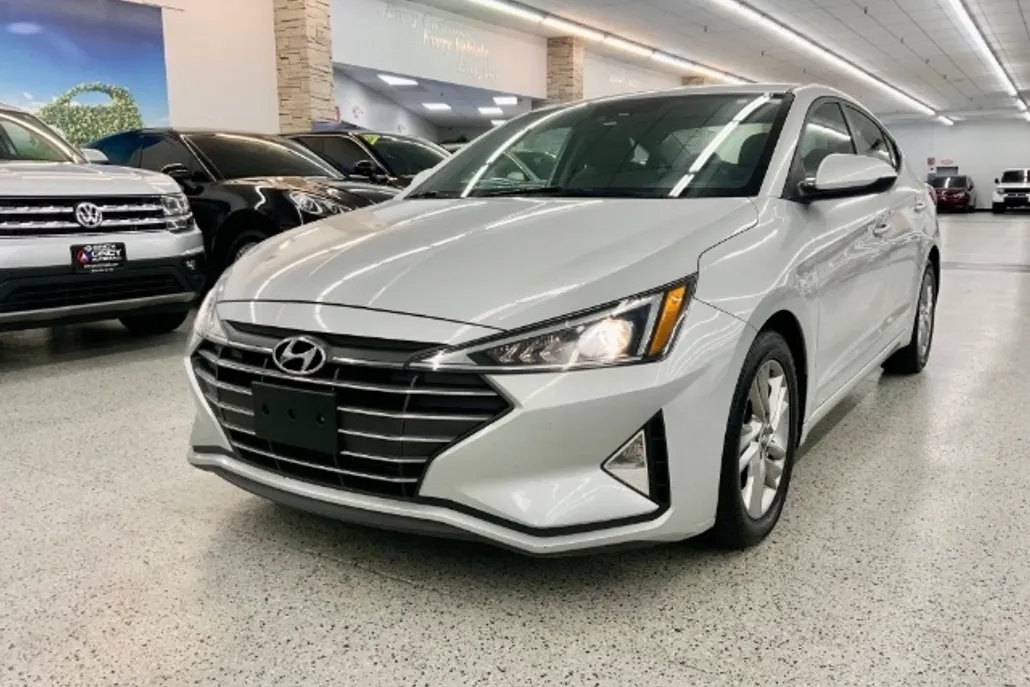 2020 Hyundai Elantra SEL photo 1