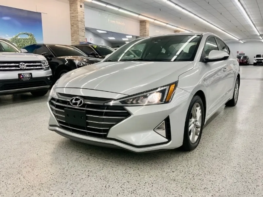2020 Hyundai Elantra SEL photo 1