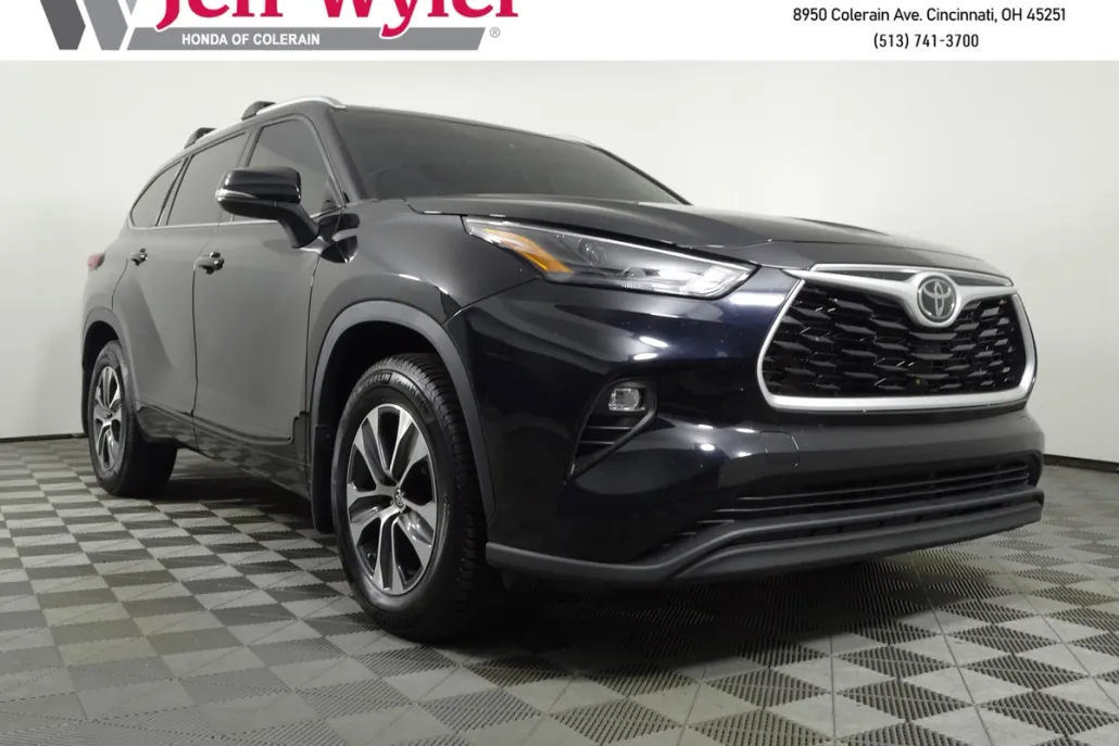2022 Toyota Highlander XLE photo 1