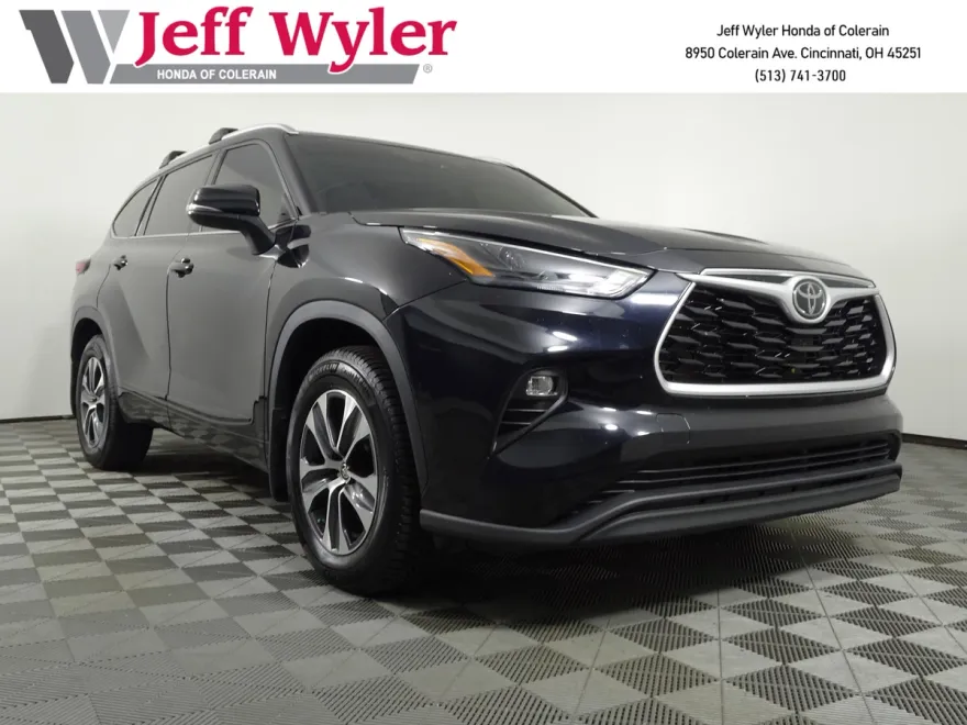 2022 Toyota Highlander XLE photo 1