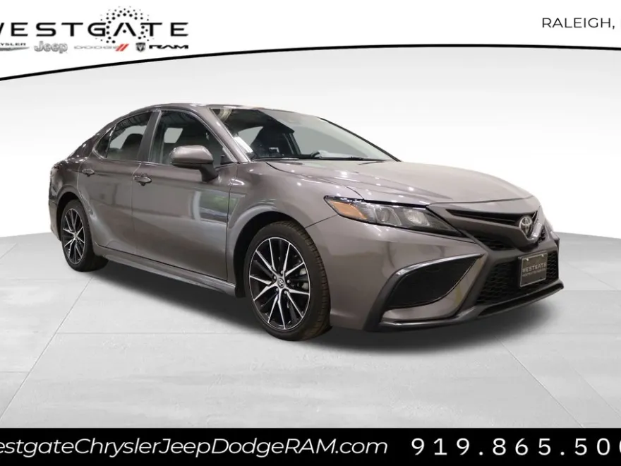 2021 Toyota Camry SE photo 1