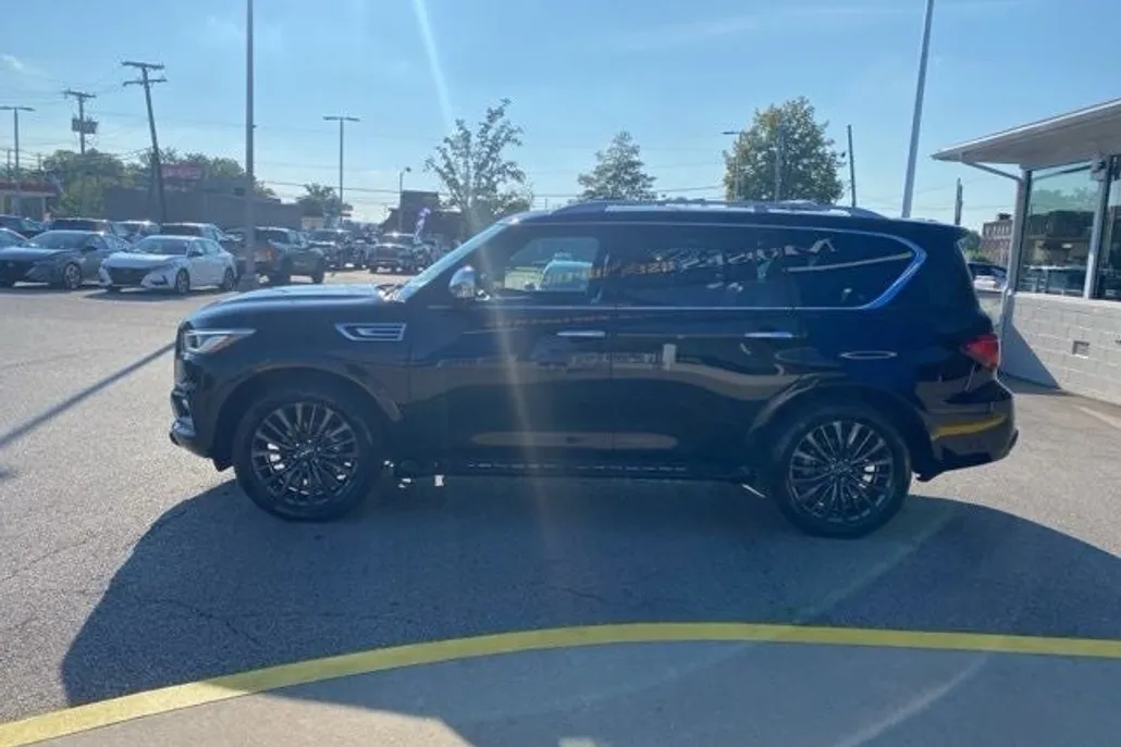 2023 Infiniti QX80 Sensory photo 1