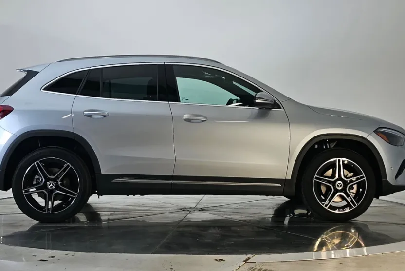 2026 Mercedes Benz GLA 250 4MATIC photo 1