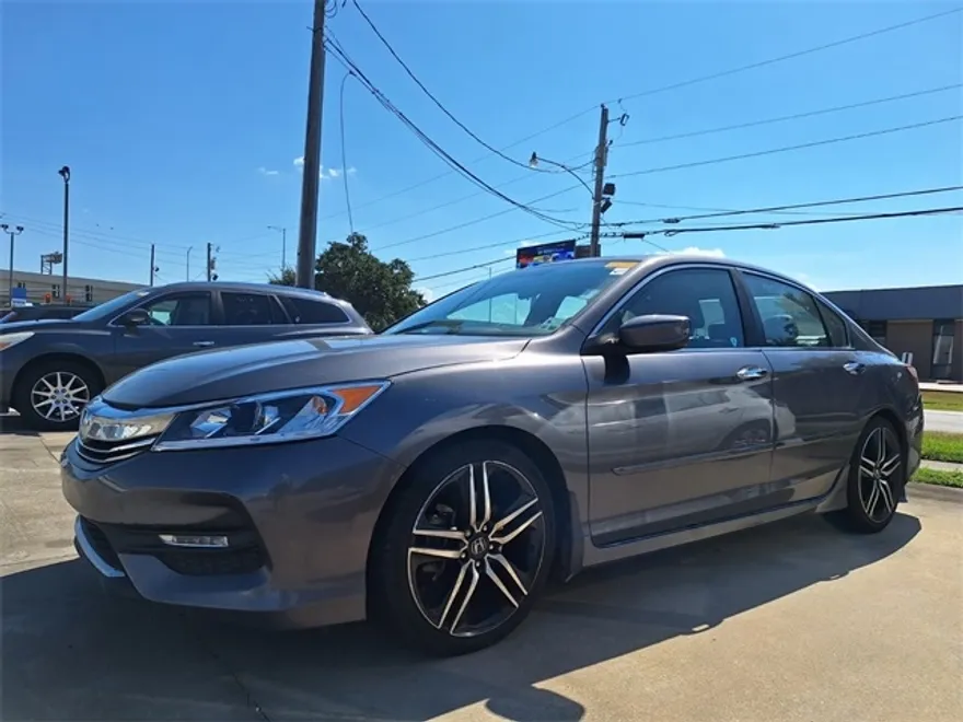 2017 Honda Accord Sport photo 1