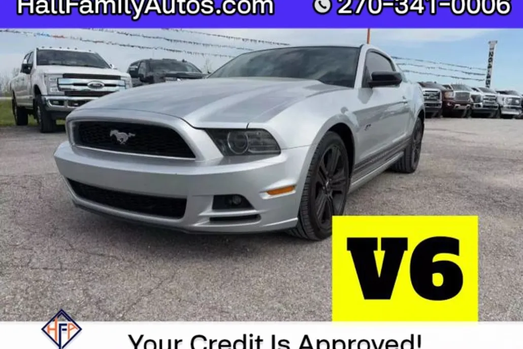 2013 Ford Mustang V6 photo 1