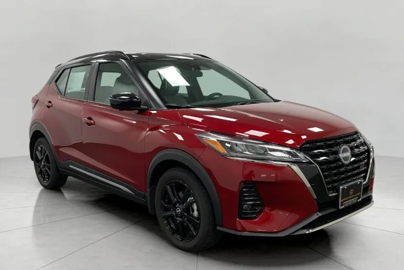 2024 Nissan Kicks SR photo 1