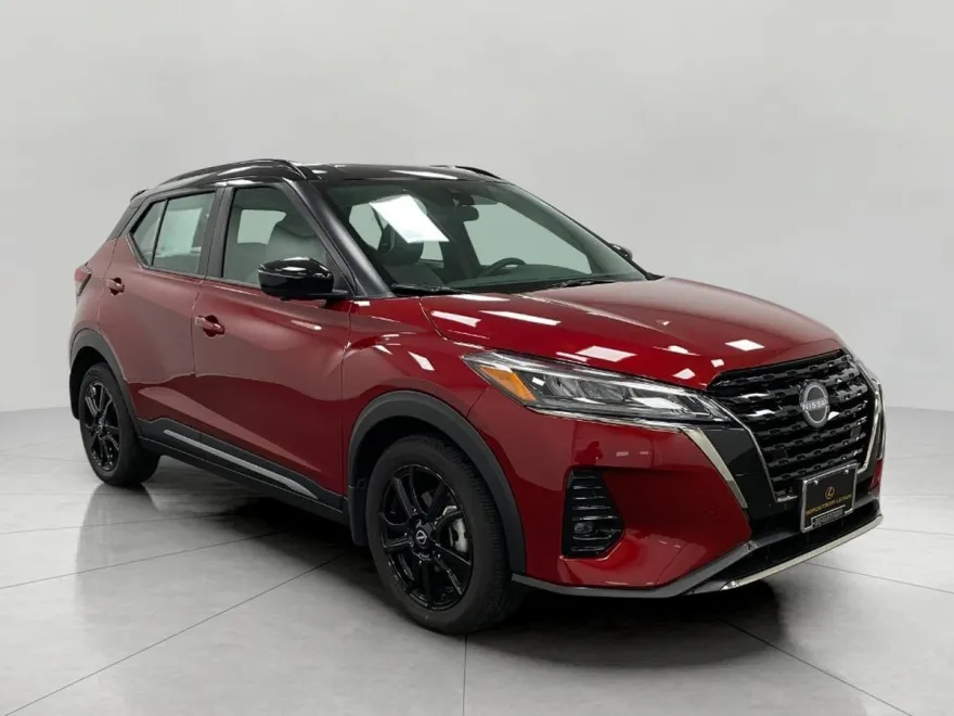 2024 Nissan Kicks SR photo 1