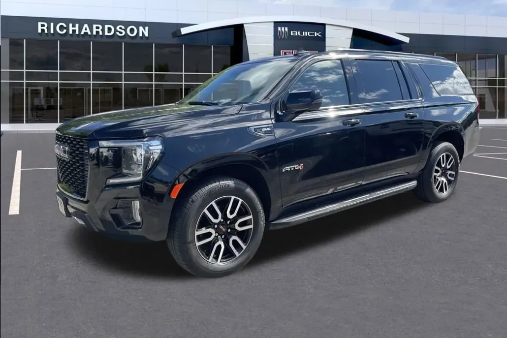 2023 Gmc Yukon XL AT4 photo 1