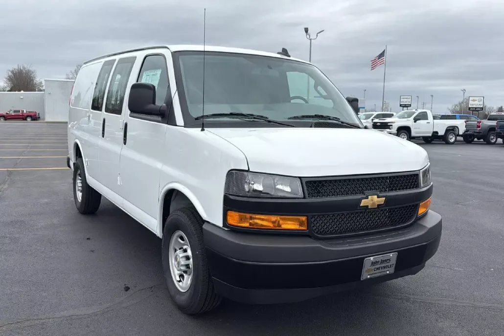 2024 Chevrolet Express Cargo Van 2500 photo 1