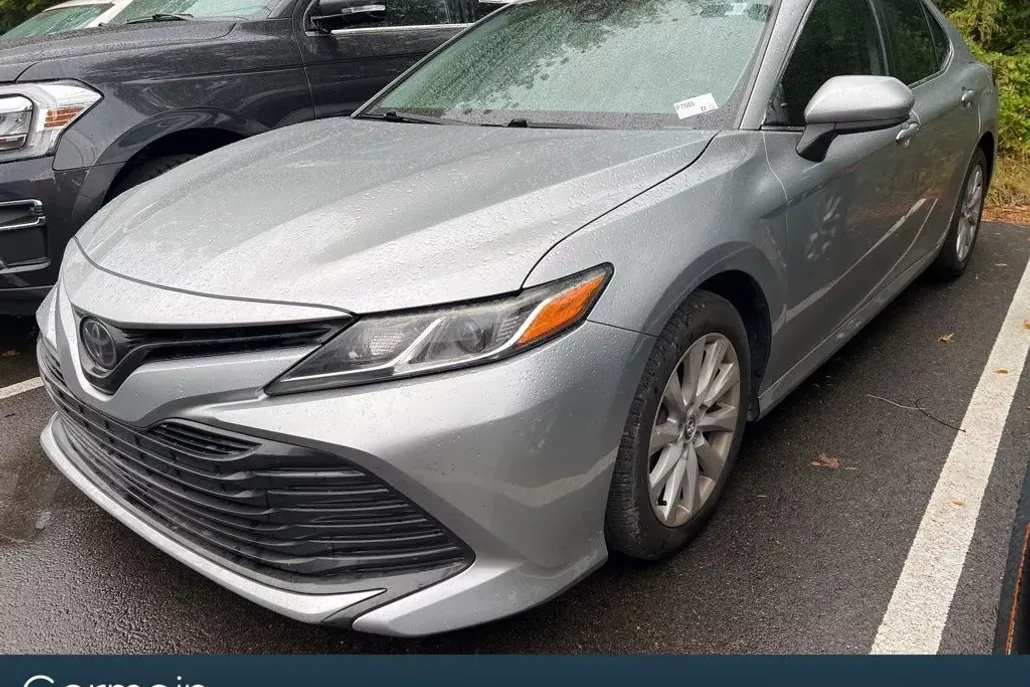 2019 Toyota Camry LE photo 1
