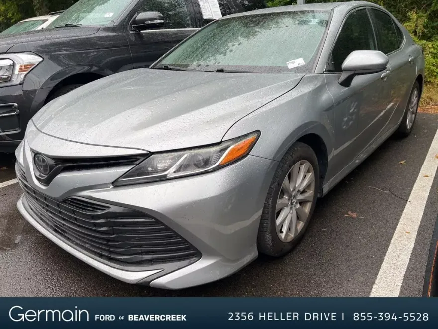2019 Toyota Camry LE photo 1