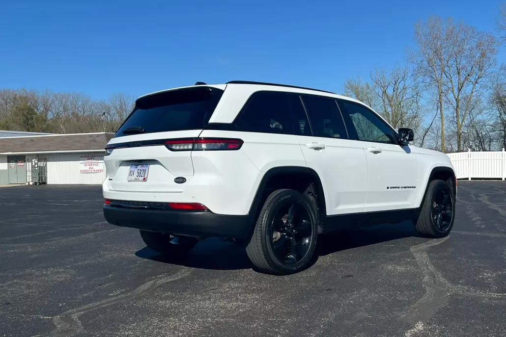 2022 Jeep Grand Cherokee Laredo photo 1