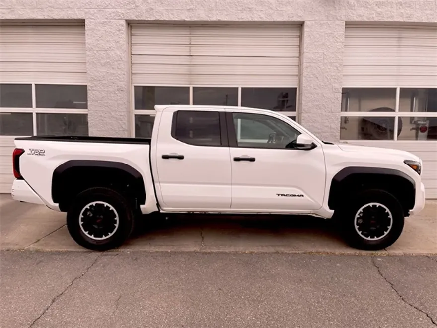 2024 Toyota Tacoma TRD Off-Road photo 1