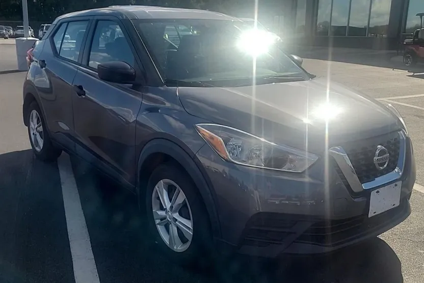 2020 Nissan Kicks S photo 1