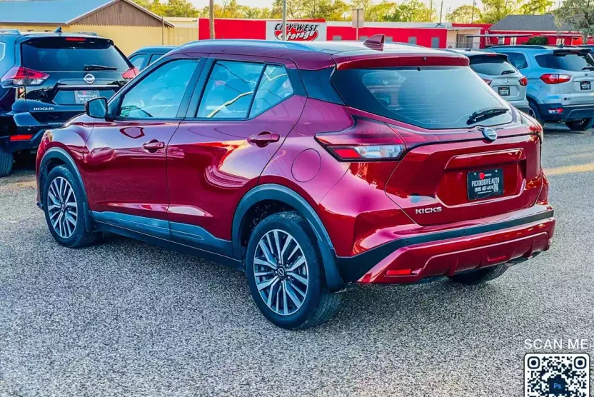 2022 Nissan Kicks SV photo 1