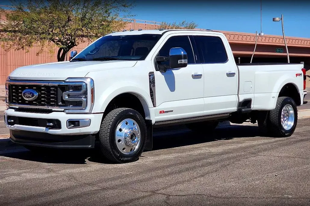 2024 Ford F-450 Platinum photo 1