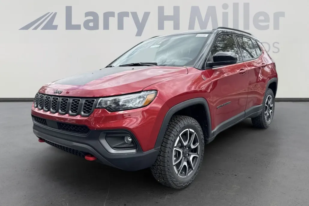 2025 Jeep Compass Trailhawk photo 1