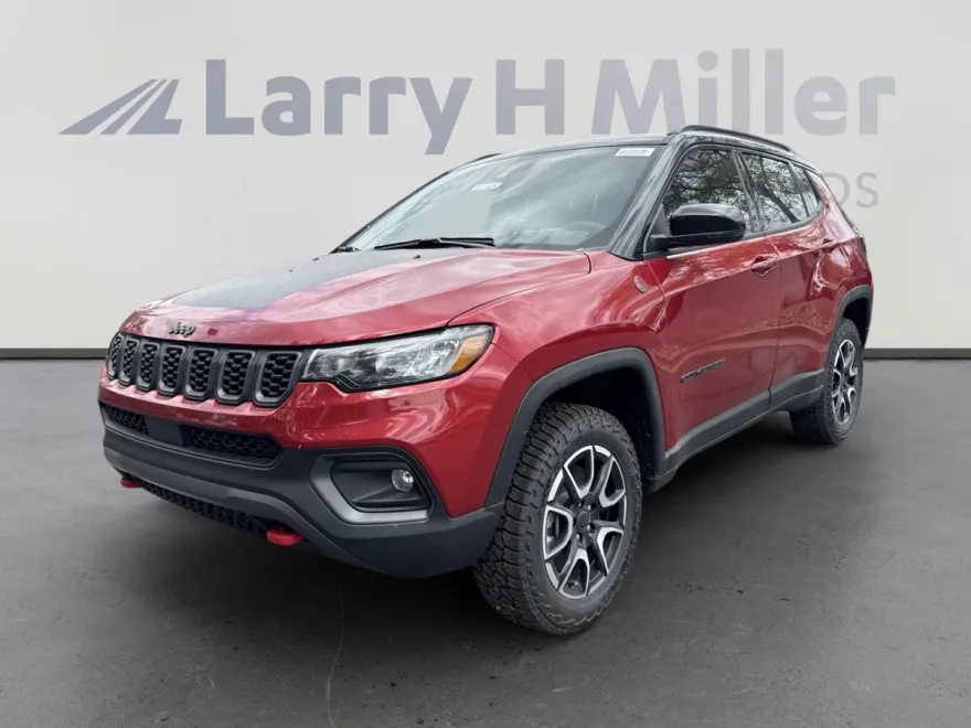 2025 Jeep Compass Trailhawk photo 1