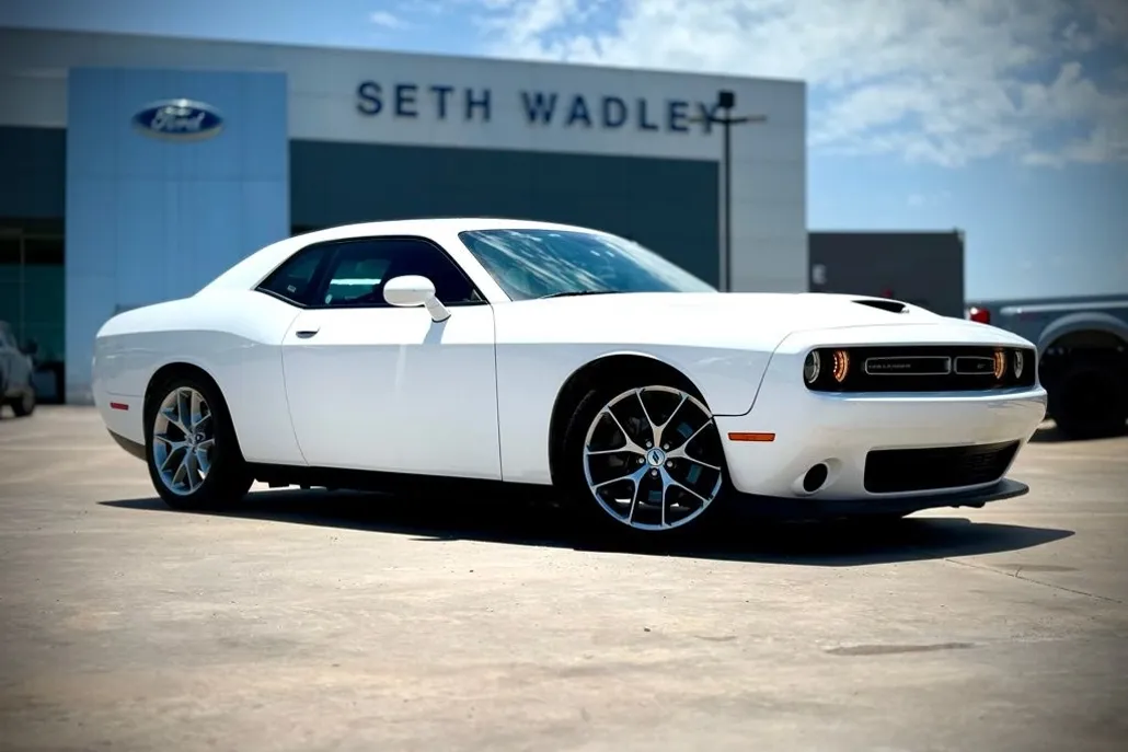 2023 Dodge Challenger GT photo 1