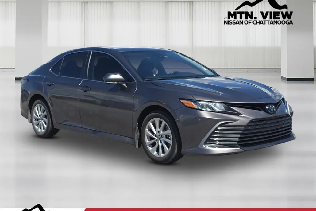 2023 Toyota Camry LE photo 1
