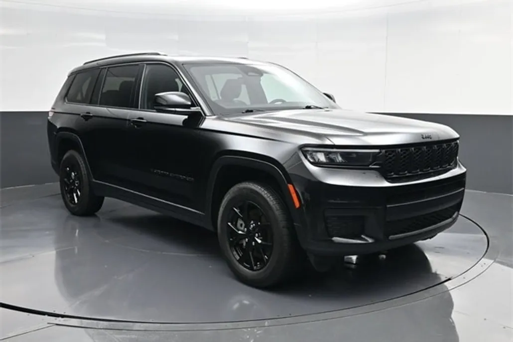 2024 Jeep Grand Cherokee Laredo photo 1