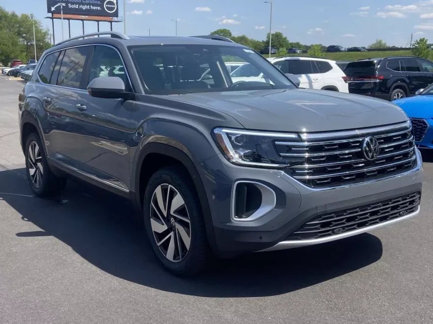2025 Volkswagen Atlas SEL photo 1